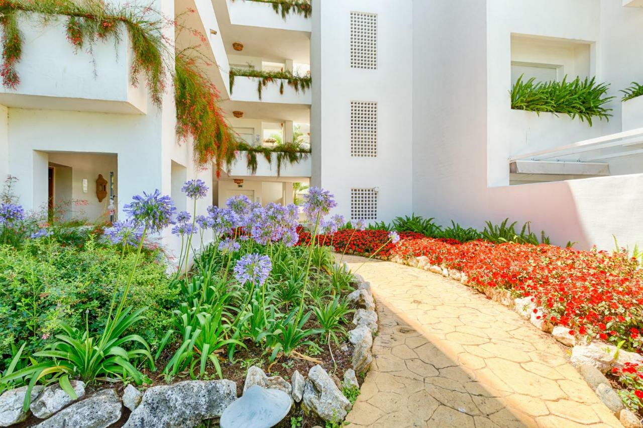 Sea & Mountain View Penthouse Lägenhet Estepona Exteriör bild