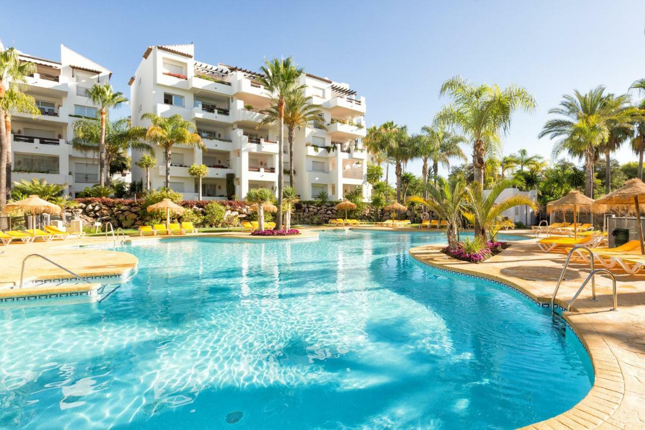 Sea & Mountain View Penthouse Lägenhet Estepona Exteriör bild